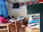 Pompino - Lei succhia il mio cazzo in una classe