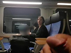 pervertito - il pulcino guarda il ragazzo masturbarsi sul treno